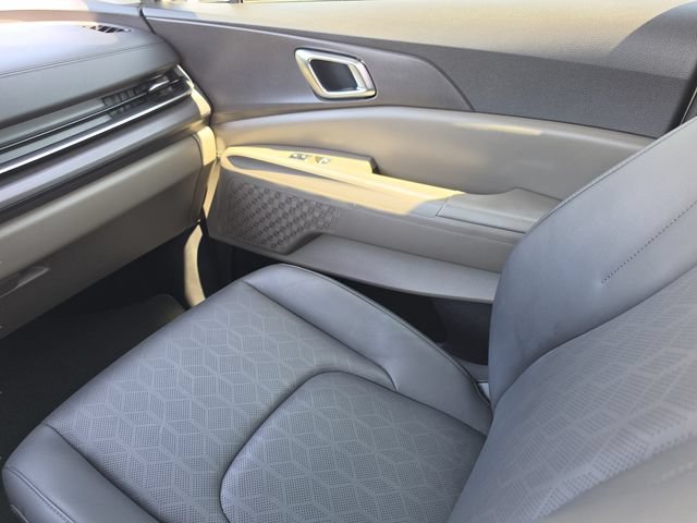 Certified 2025 Kia Carnival SX FWD image 24