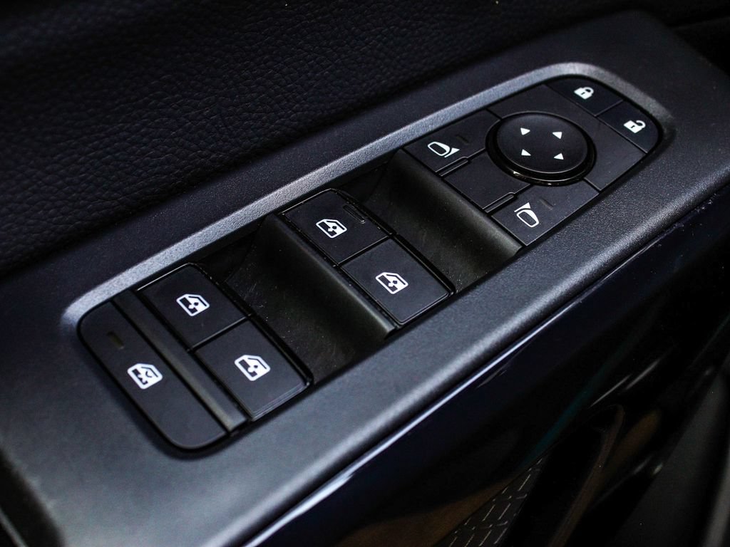 Used 2025 Nissan Pathfinder S AWD/4WD image 10