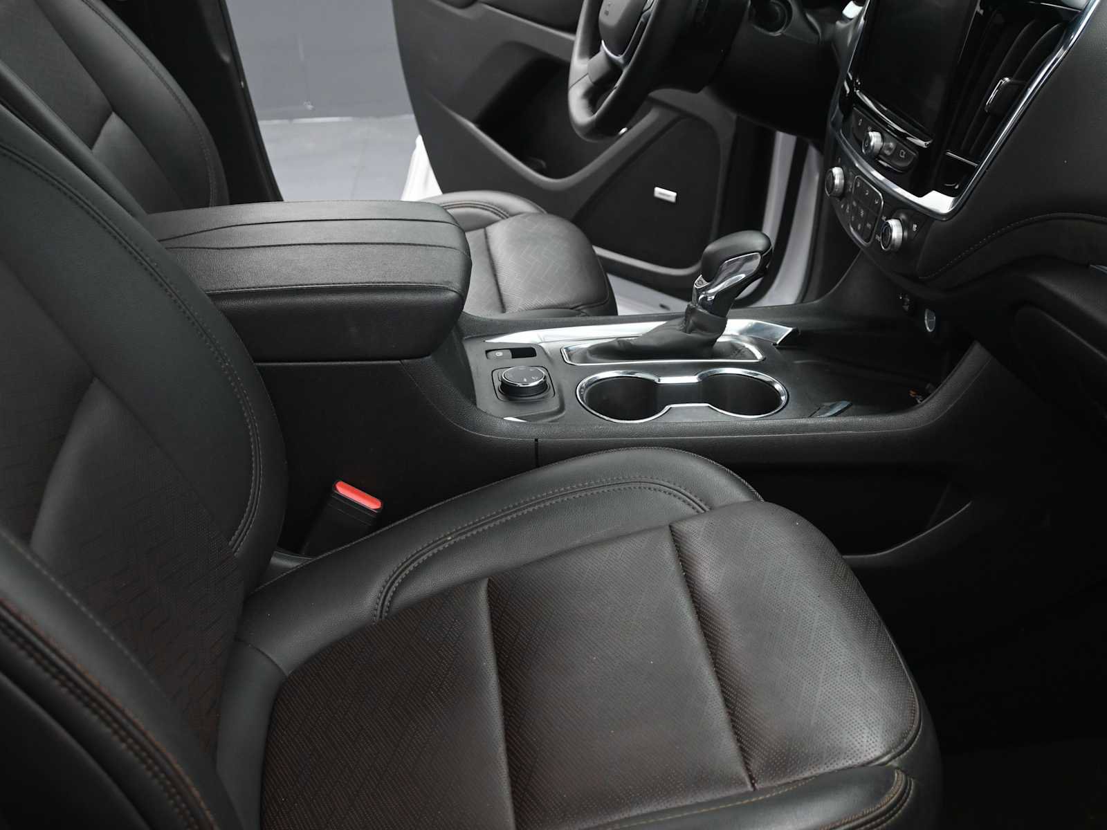 Used 2023 Chevrolet Traverse High Country image 13