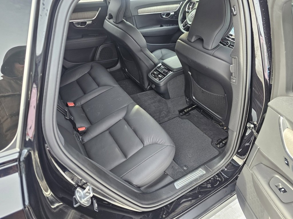 Certified 2024 Volvo V90 B6 Cross Country Plus image 9