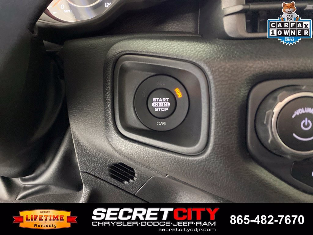 Used 2025 Jeep Gladiator Mojave AWD/4WD image 16