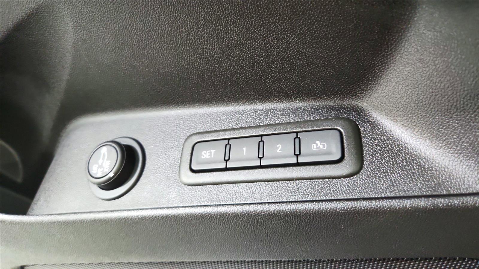 Used 2024 Chevrolet Equinox Premier AWD/4WD image 23