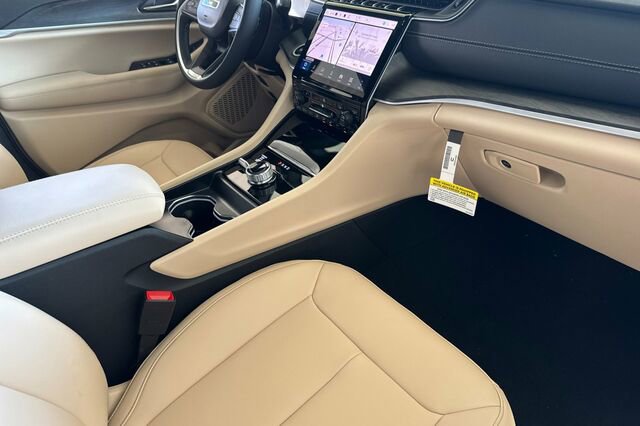 New 2025 Jeep Grand Cherokee Limited image 13