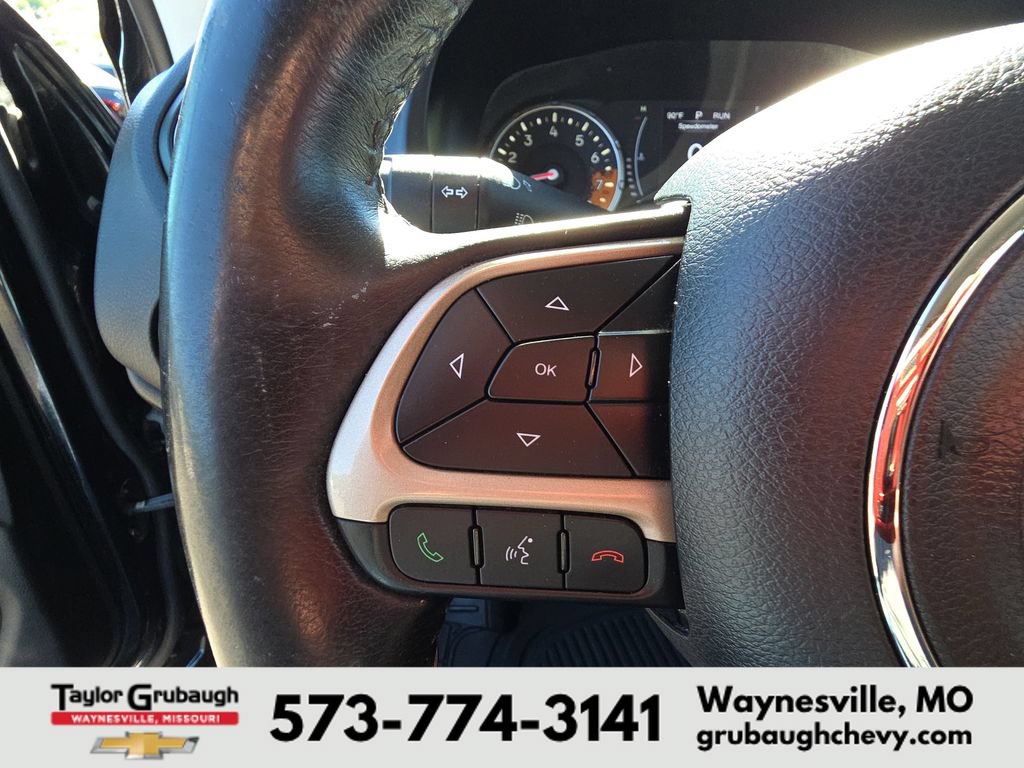 Used 2017 Jeep Renegade Latitude AWD/4WD image 18