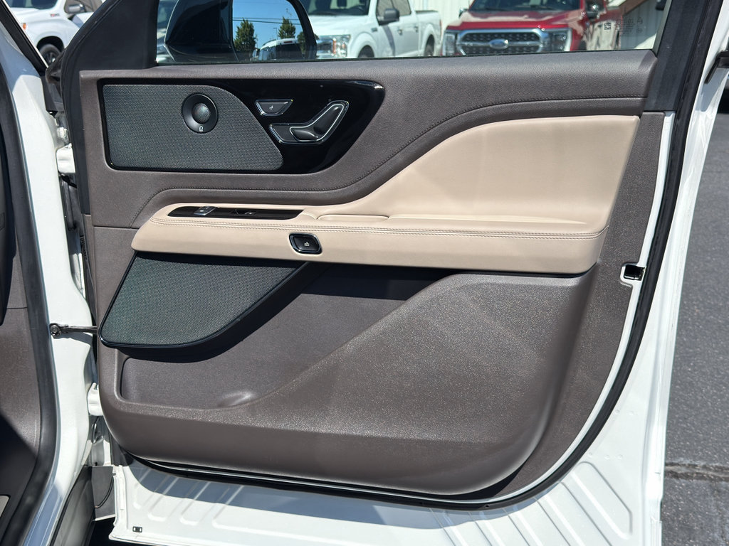 Used 2023 Lincoln Aviator Grand Touring w/ Equipment Group 301A AWD/4WD image 34