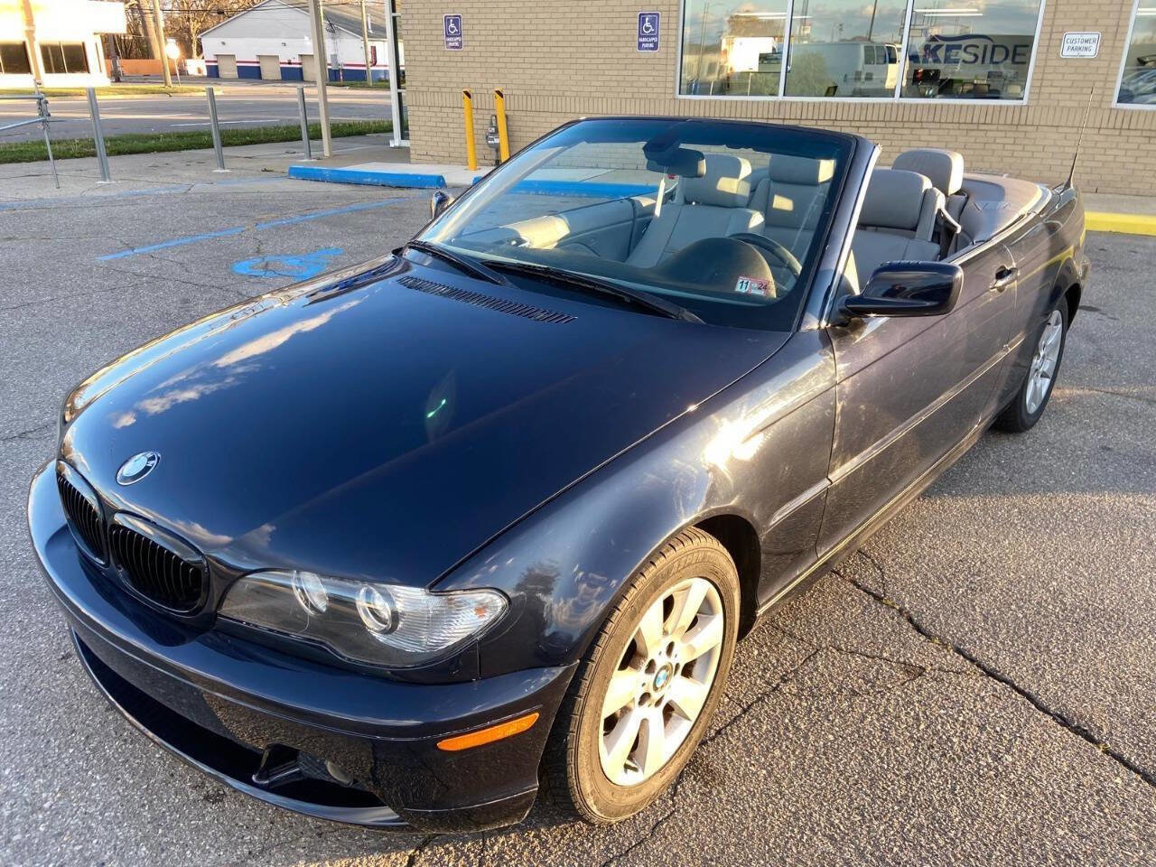 Used 2005 BMW 325Ci Convertible image 2