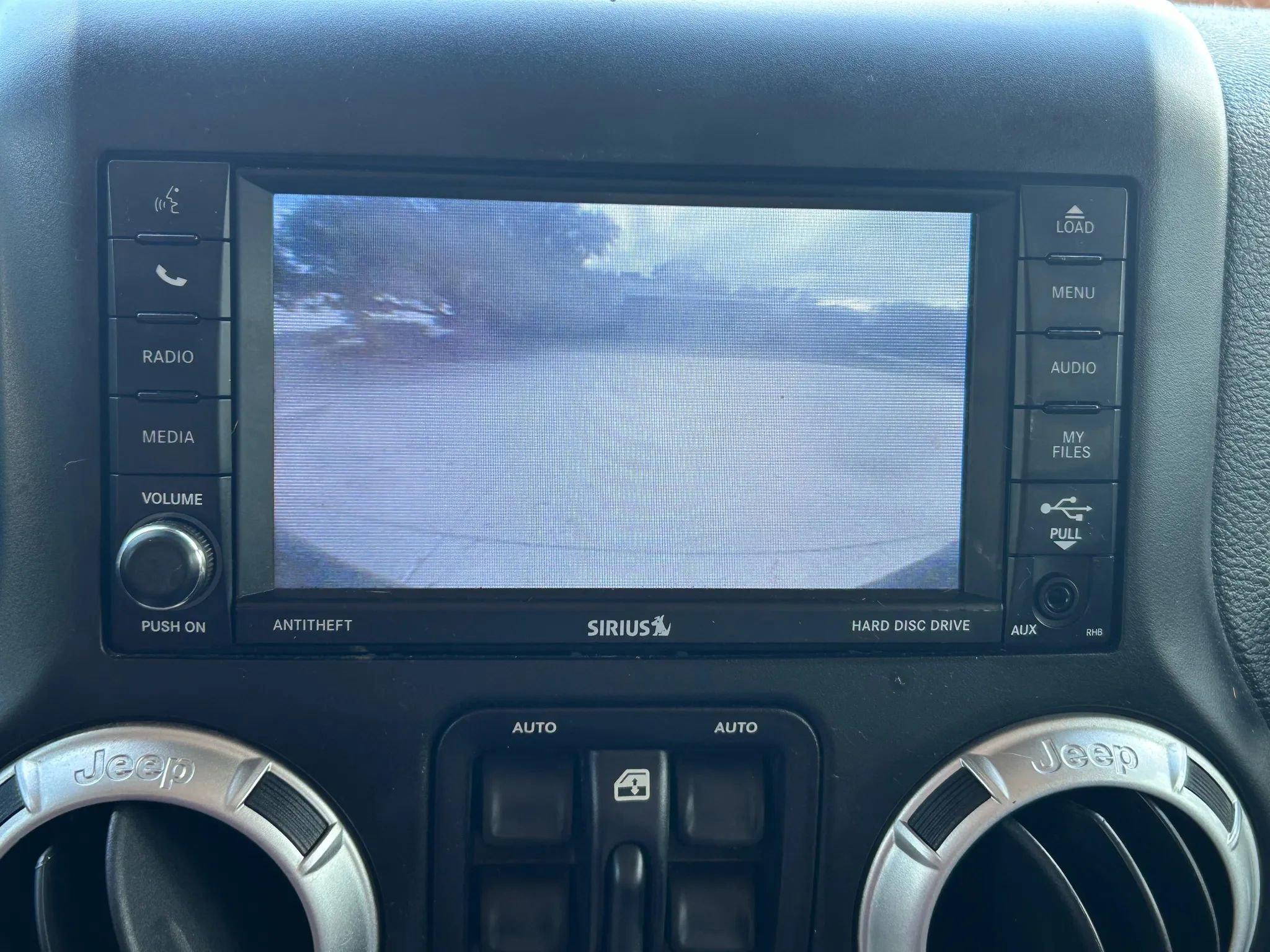 Used 2015 Jeep Wrangler Unlimited Rubicon w/ Connectivity Group image 14