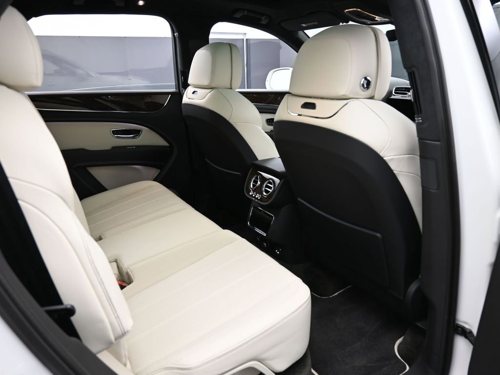 Certified 2023 Bentley Bentayga Plug-In Hybrid AWD/4WD image 28