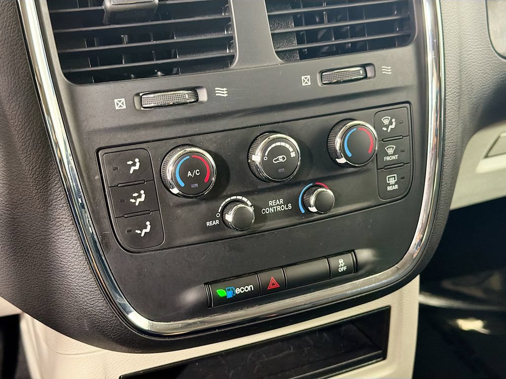 Used 2019 Dodge Grand Caravan SE w/ UConnect Hands-Free Group FWD image 16