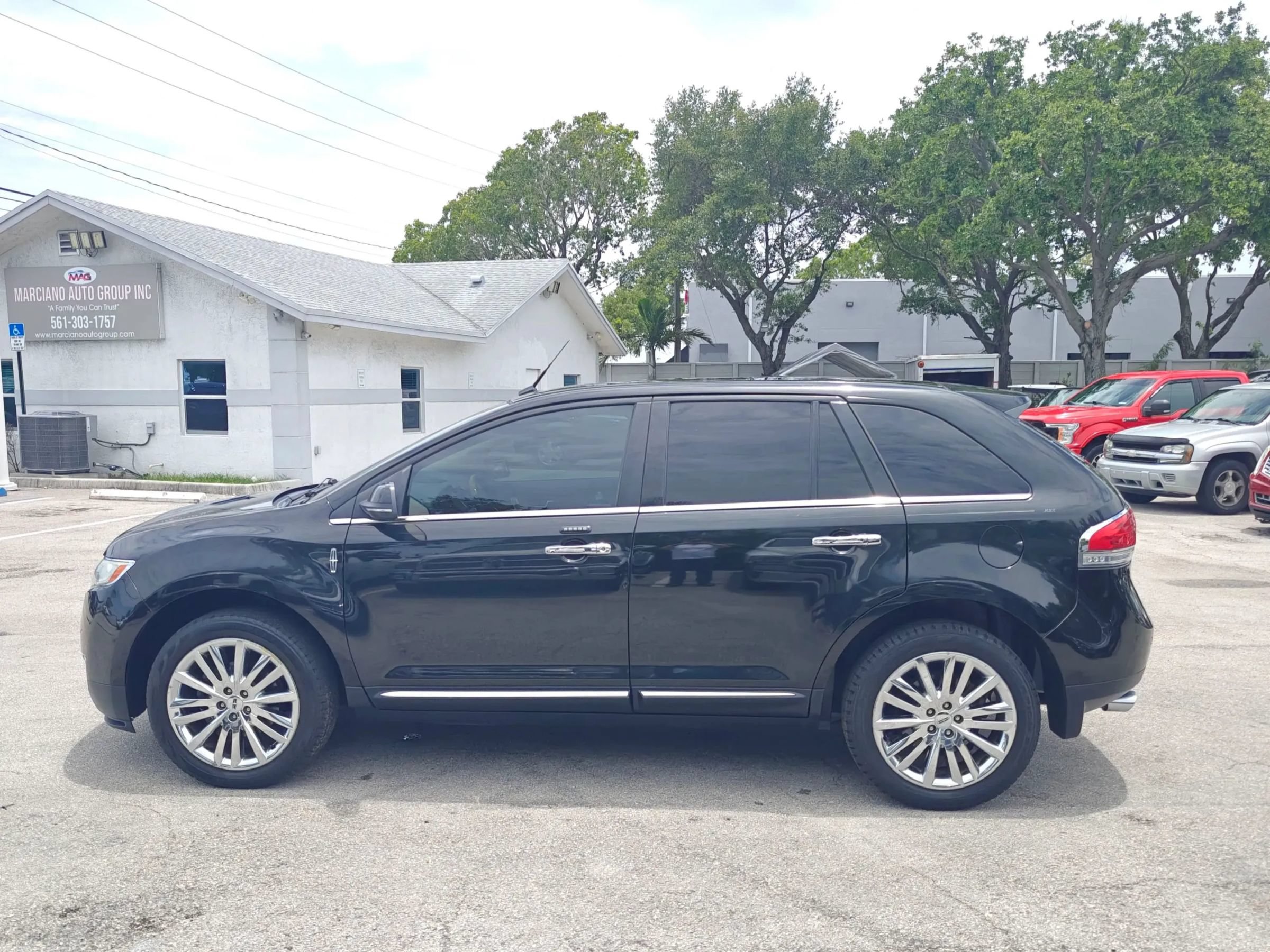 Used 2013 Lincoln MKX FWD image 4