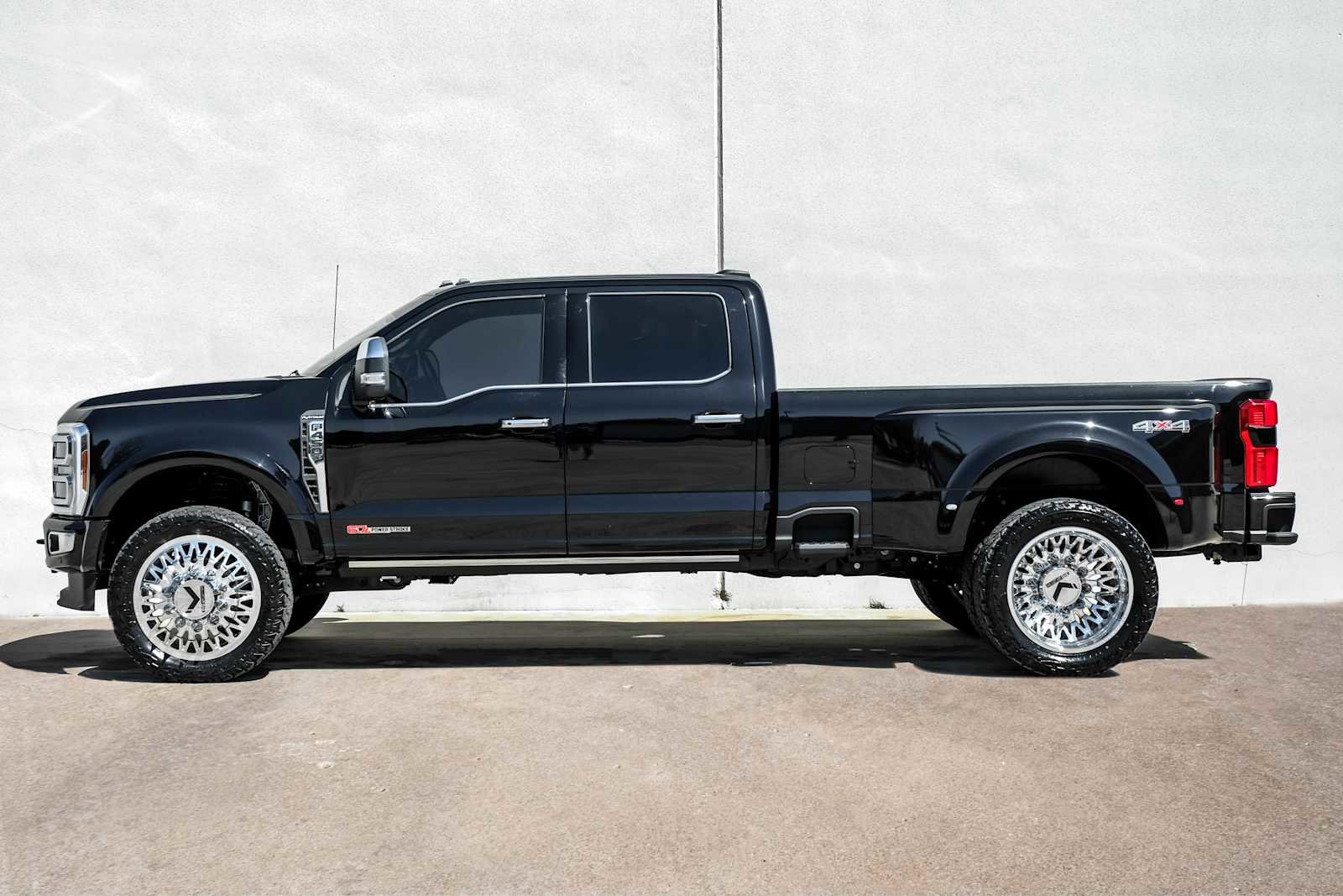 Used 2025 Ford F450 Platinum w/ Platinum Plus Package image 14