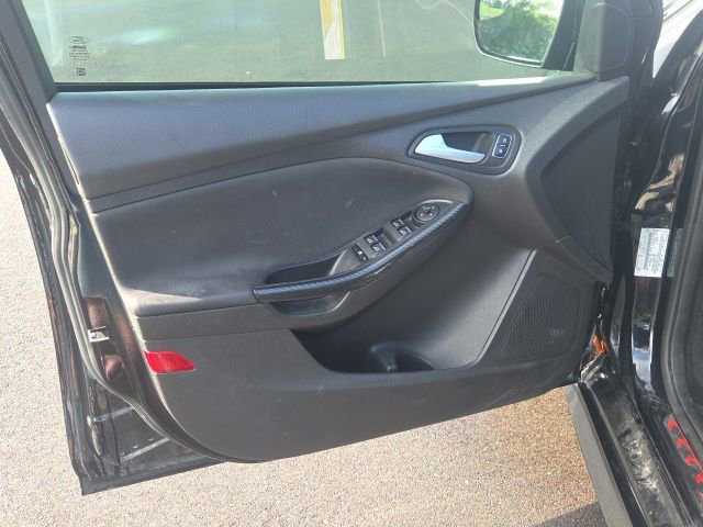 Used 2017 Ford Focus ST w/ Equipment Group 402A FWD image 21