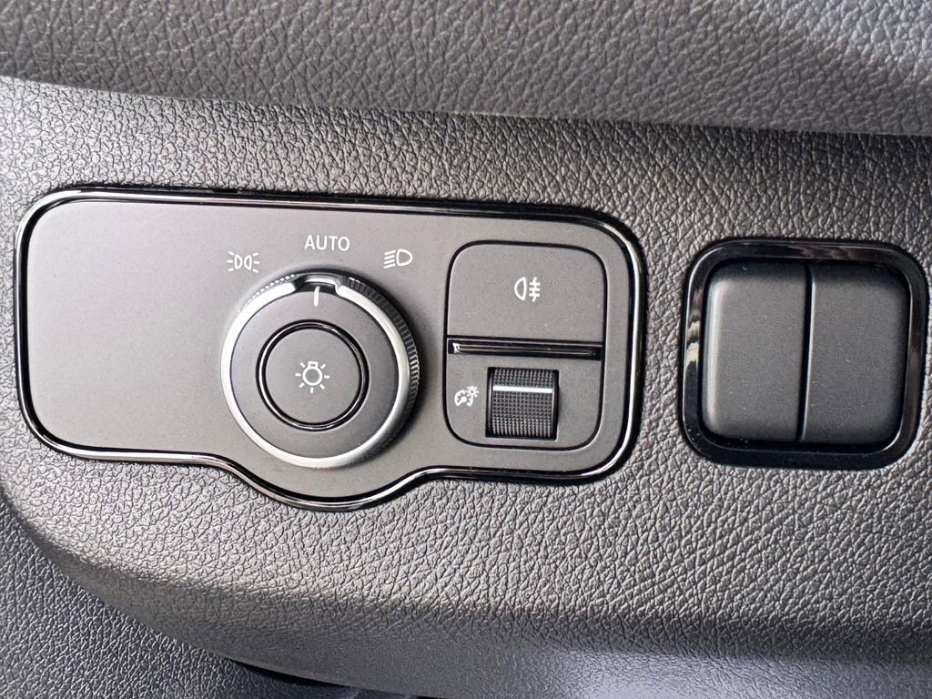 Used 2025 Mercedes-Benz Sprinter 2500 image 29