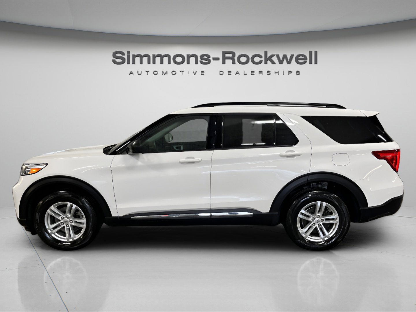 Used 2023 Ford Explorer XLT w/ Equipment Group 202A AWD/4WD image 9