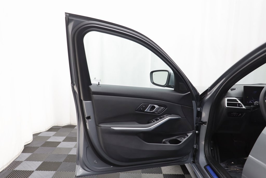 Certified 2025 BMW 330i xDrive Sedan w/ M Sport Package image 4