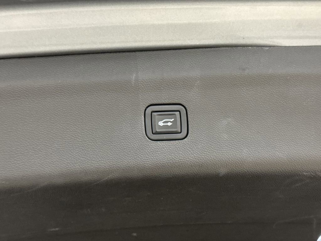 Used 2023 Buick Enclave Essence image 29