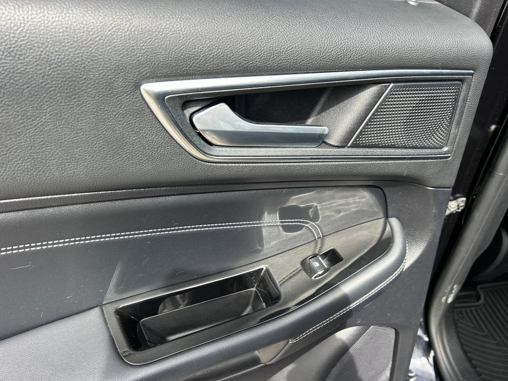 Used 2019 Ford Edge Titanium w/ Equipment Group 301A AWD/4WD image 43