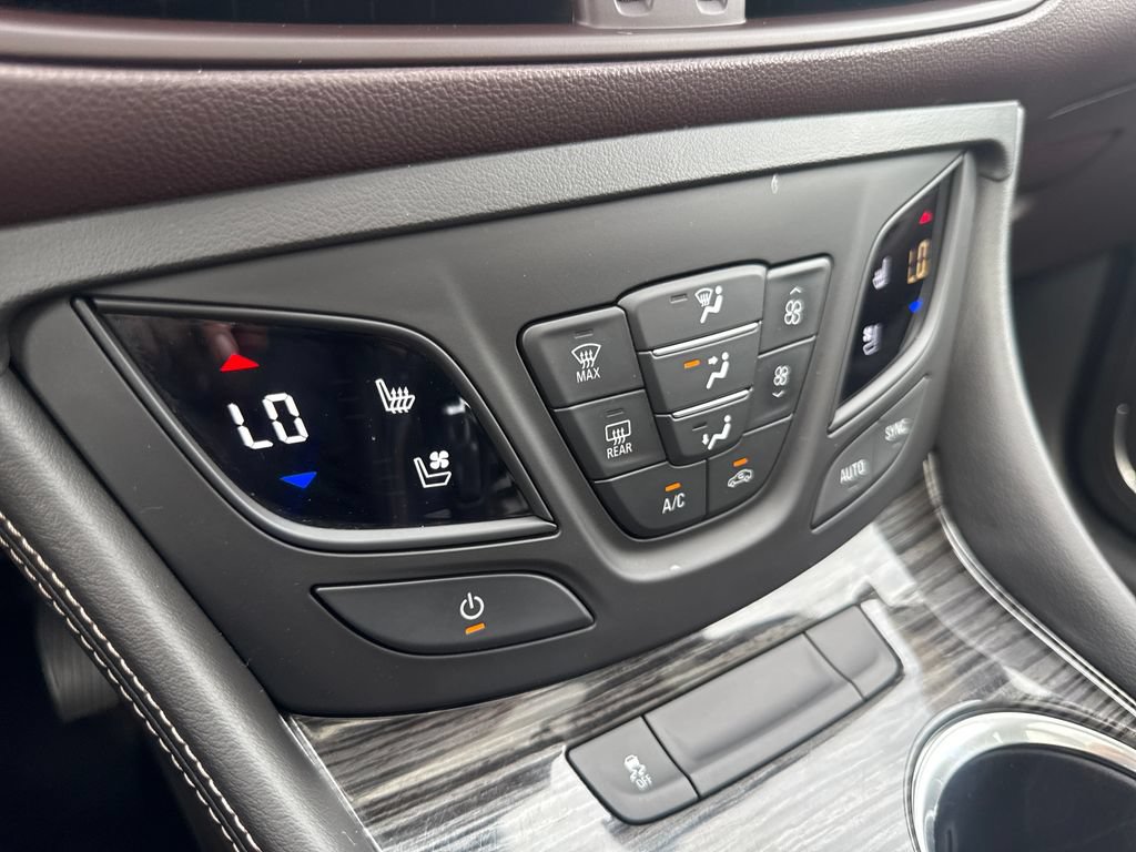 Certified 2018 Buick Envision Premium w/ Driver Confidence Package AWD/4WD image 25