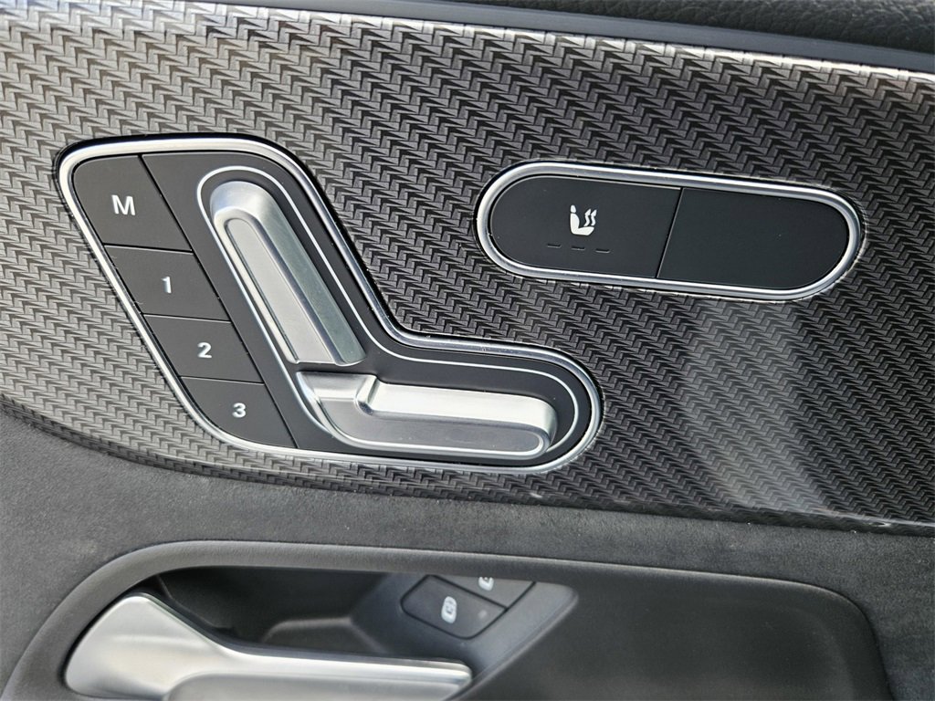 Used 2025 Mercedes-Benz GLB 35 AMG 4MATIC image 12