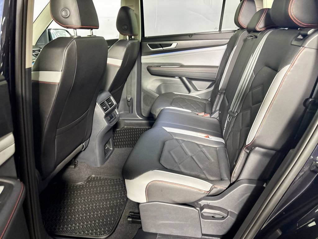 Certified 2025 Volkswagen Atlas Peak Edition SE AWD/4WD image 22