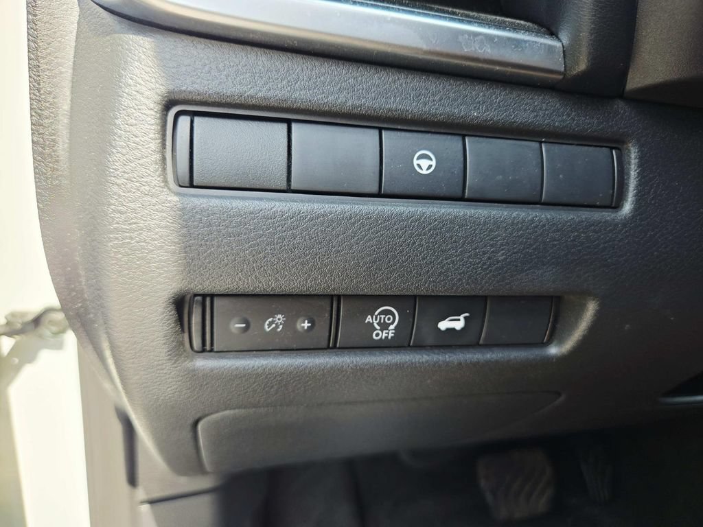 Used 2024 Nissan Rogue SV AWD/4WD image 31