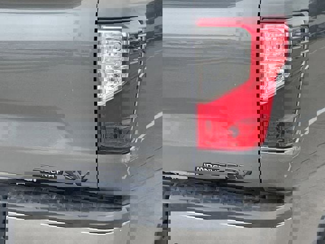 Used 2023 Nissan Titan SV w/ SV Convenience Package RWD image 6