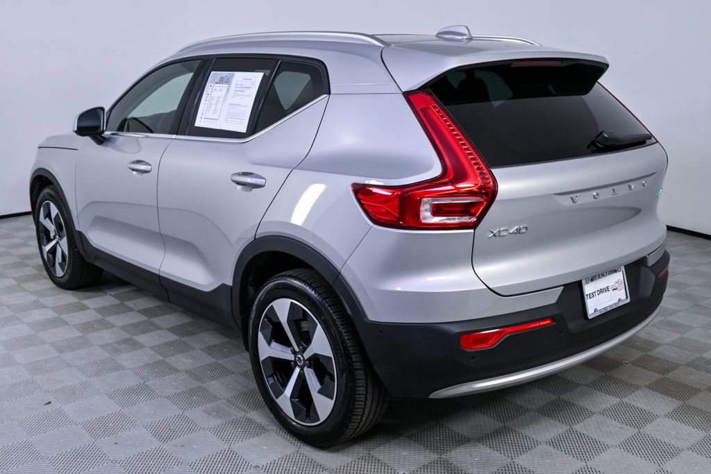 Certified 2025 Volvo XC40 B5 Plus image 4