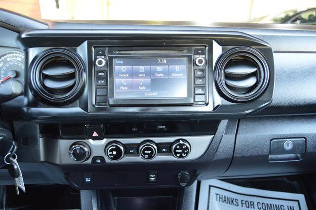 Used 2017 Toyota Tacoma 4x4 Access Cab image 23