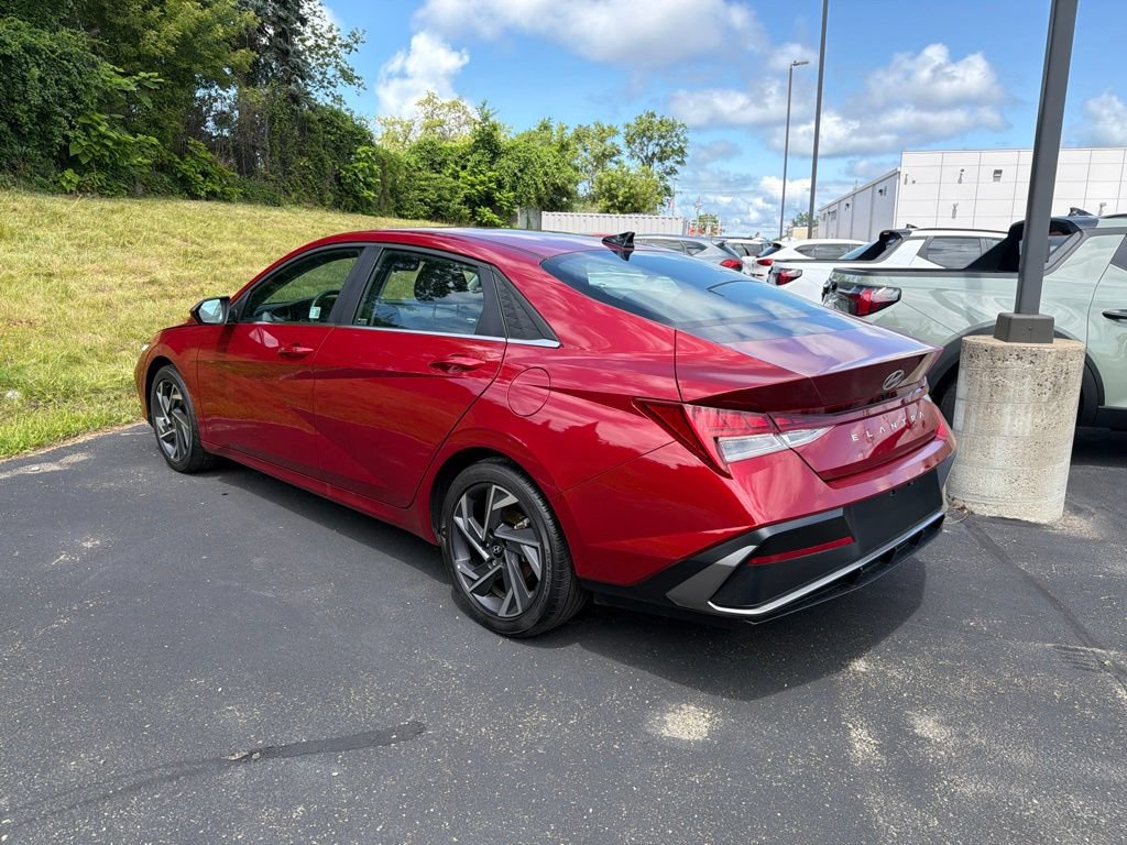 Used 2025 Hyundai Elantra SEL FWD image 5