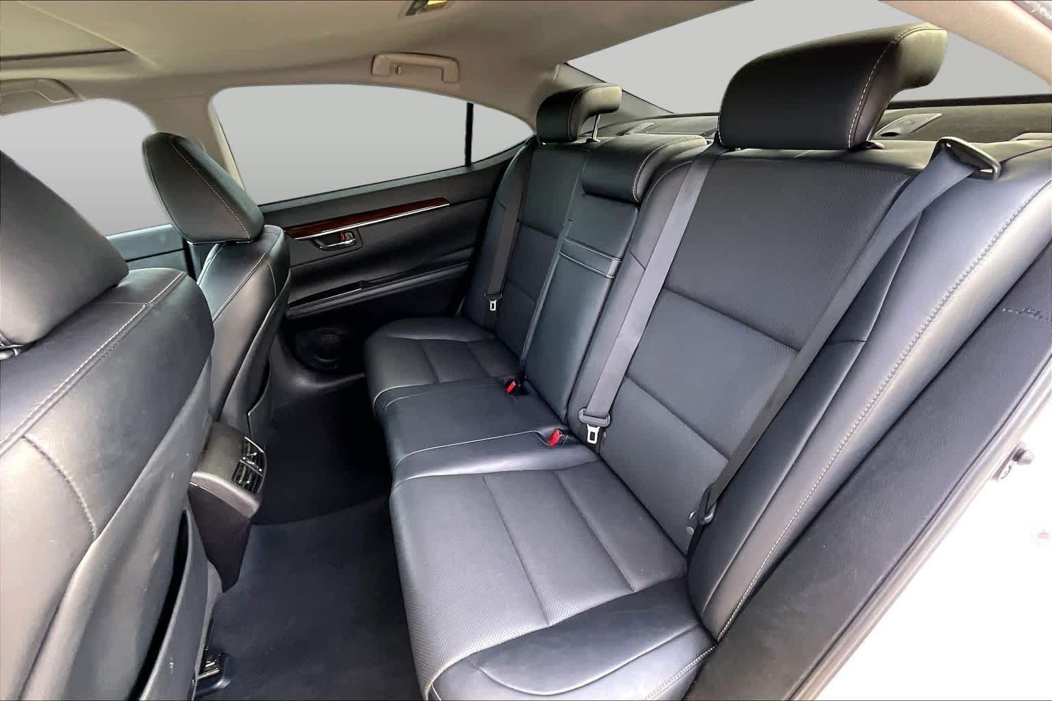 Used 2016 Lexus ES 350 w/ Premium Package w/Wood Trim FWD image 20