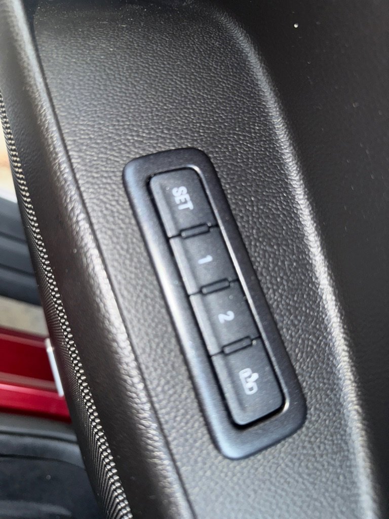 Used 2018 GMC Yukon Denali image 25