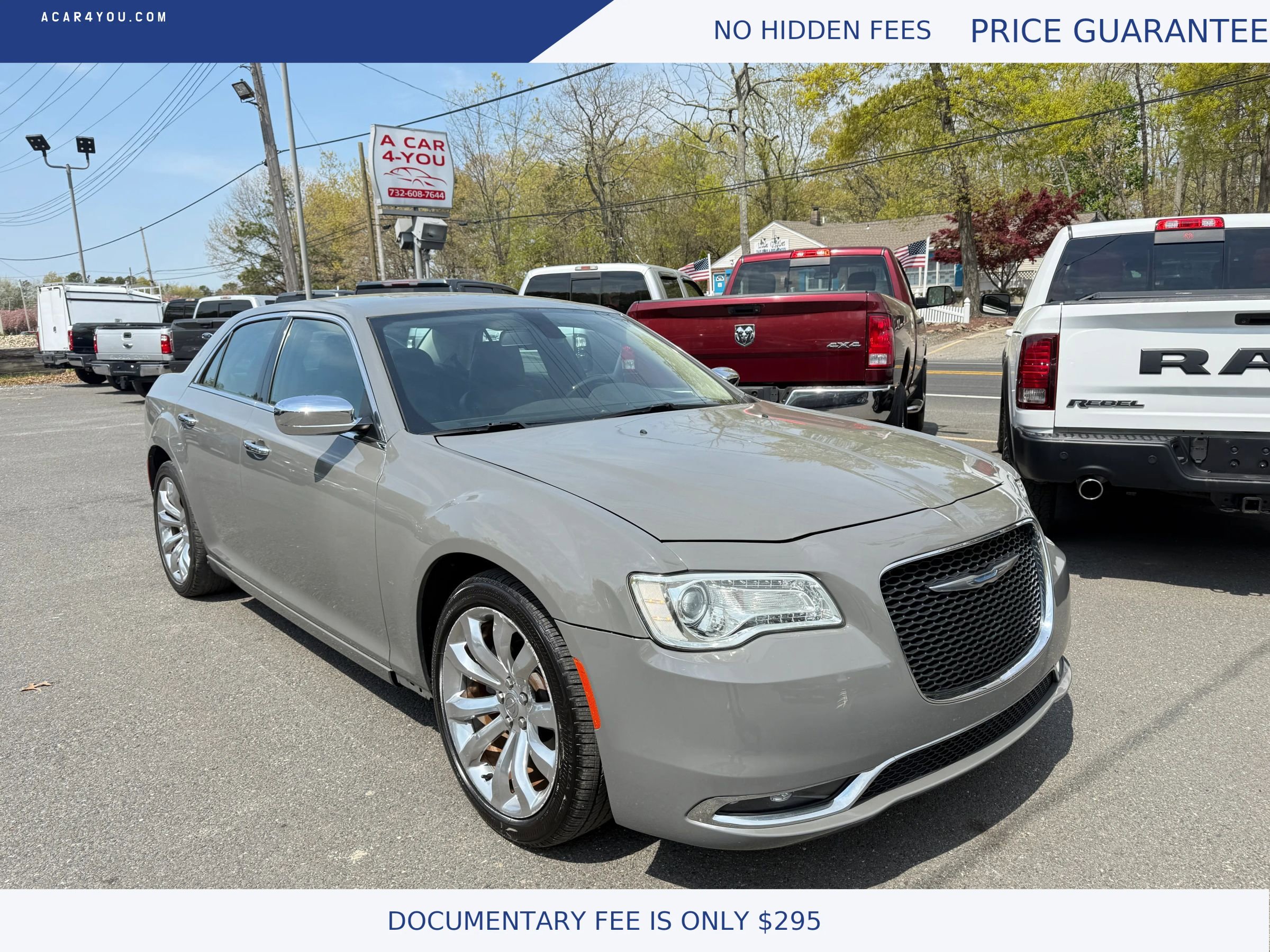 Used 2018 Chrysler 300 Limited RWD image 4