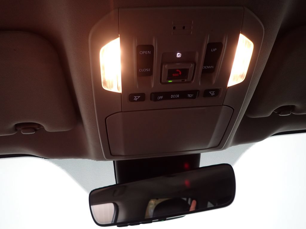Used 2023 Toyota Highlander XLE AWD/4WD image 29