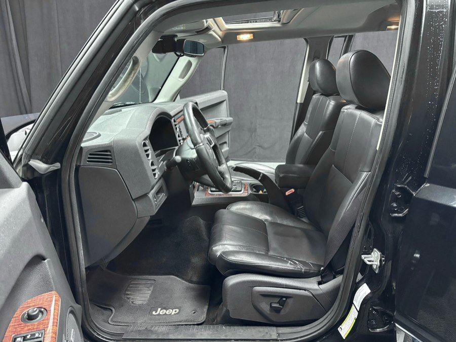 Used 2010 Jeep Commander Limited image 26