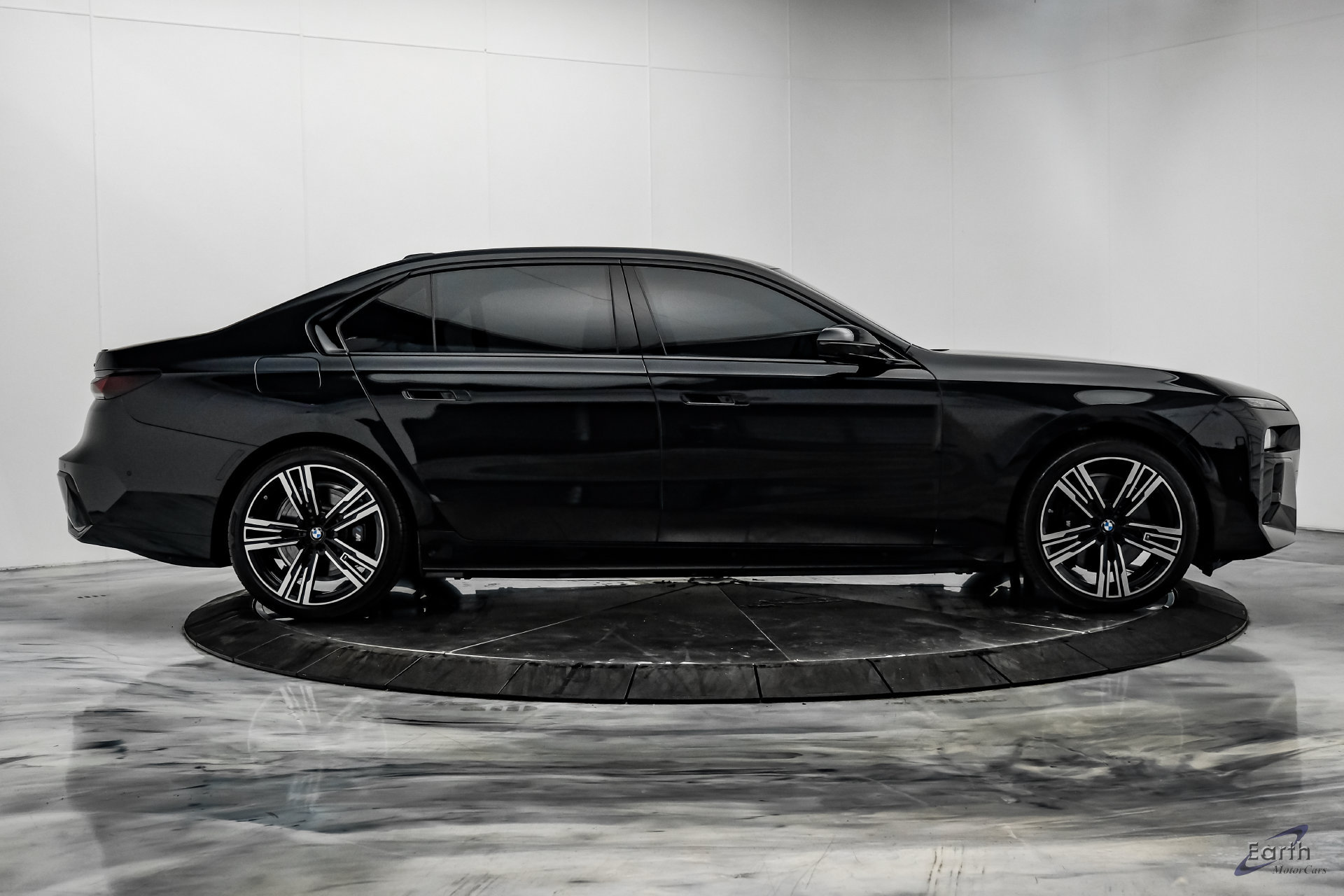 Used 2025 BMW i7 xDrive60 w/ Executive Package AWD/4WD image 21