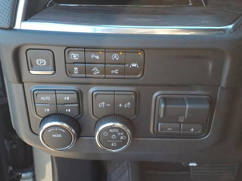 New 2026 Chevrolet Suburban Premier image 17