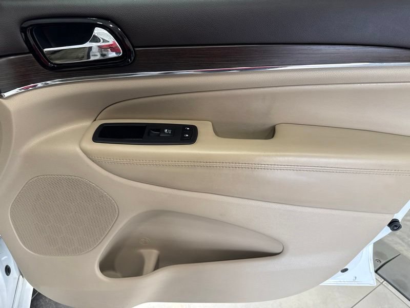 Used 2019 Jeep Grand Cherokee Overland AWD/4WD image 17