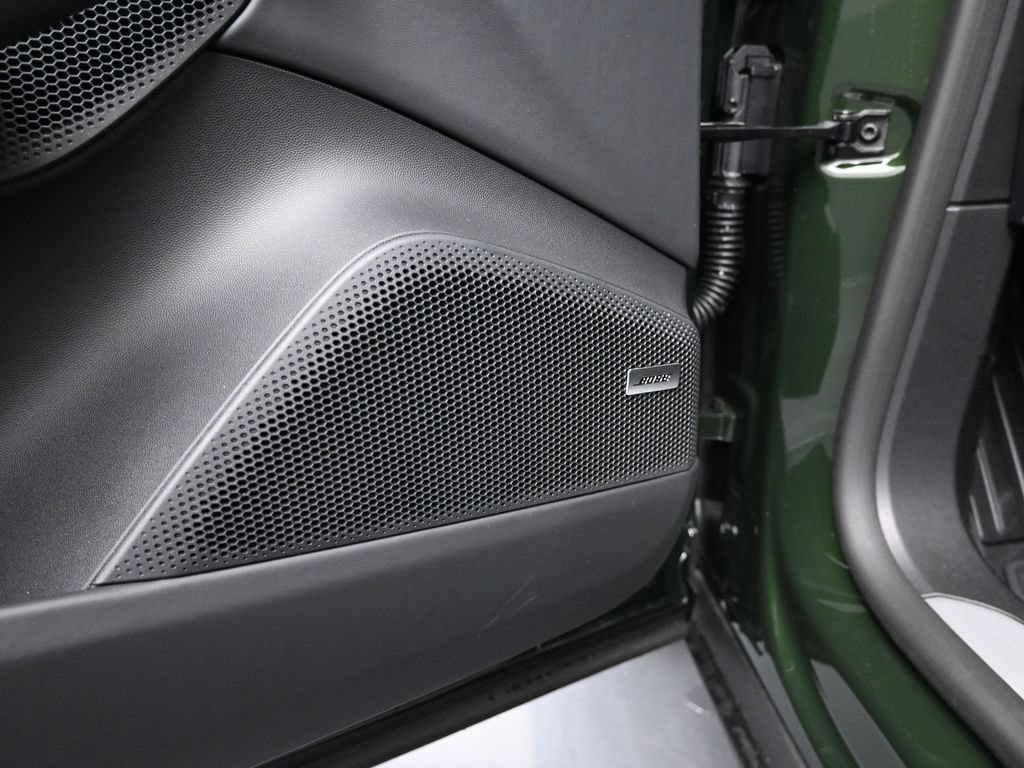 Certified 2025 Porsche Macan Electric RWD image 16