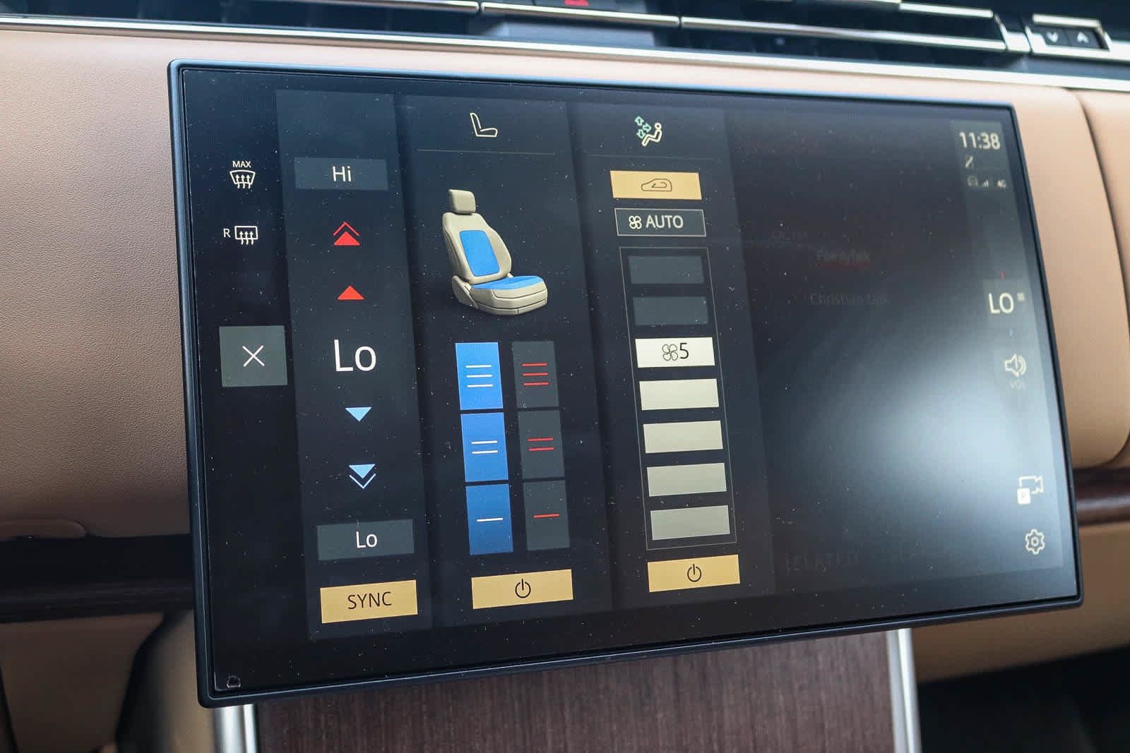 Certified 2026 Land Rover Range Rover SE AWD/4WD image 24