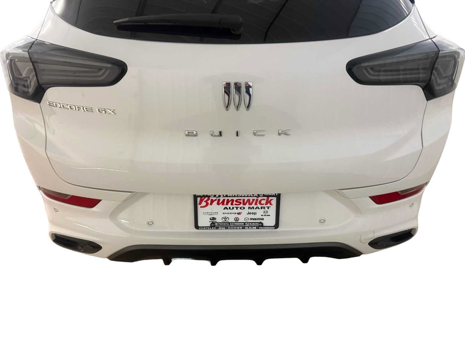 Used 2025 Buick Encore GX Avenir w/ Avenir Convenience Package FWD image 16
