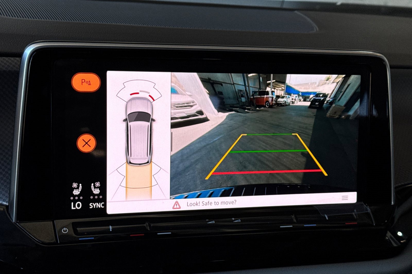 New 2025 Volkswagen Atlas Peak Edition SE image 17