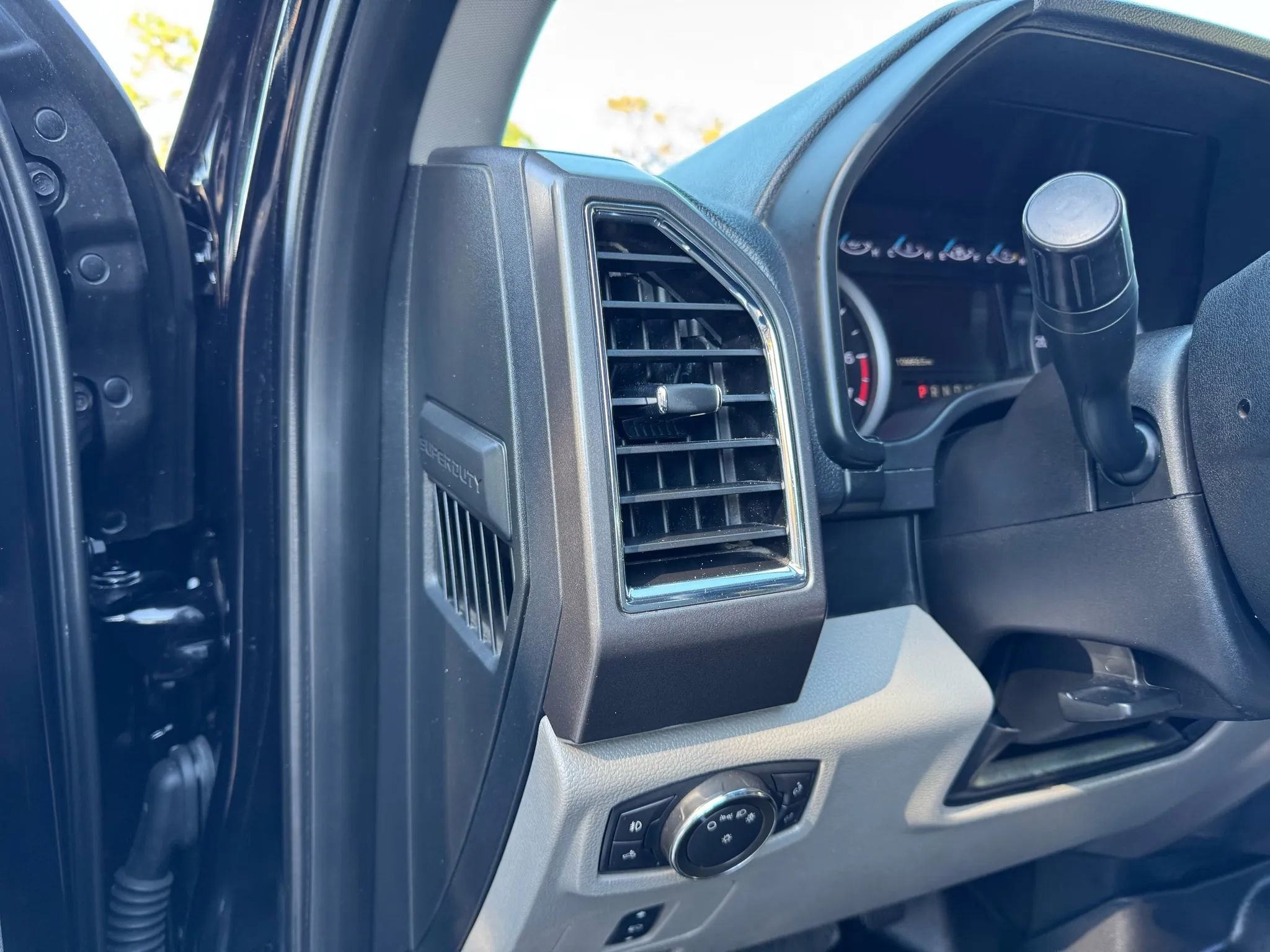 Used 2017 Ford F250 XLT w/ XLT Value Package image 33