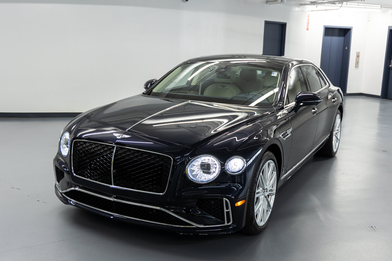 Certified 2026 Bentley Flying Spur V8 AWD/4WD image 2
