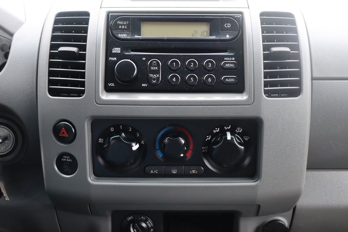 Used 2006 Nissan Frontier SE w/ (P01) Power Pkg AWD/4WD image 33