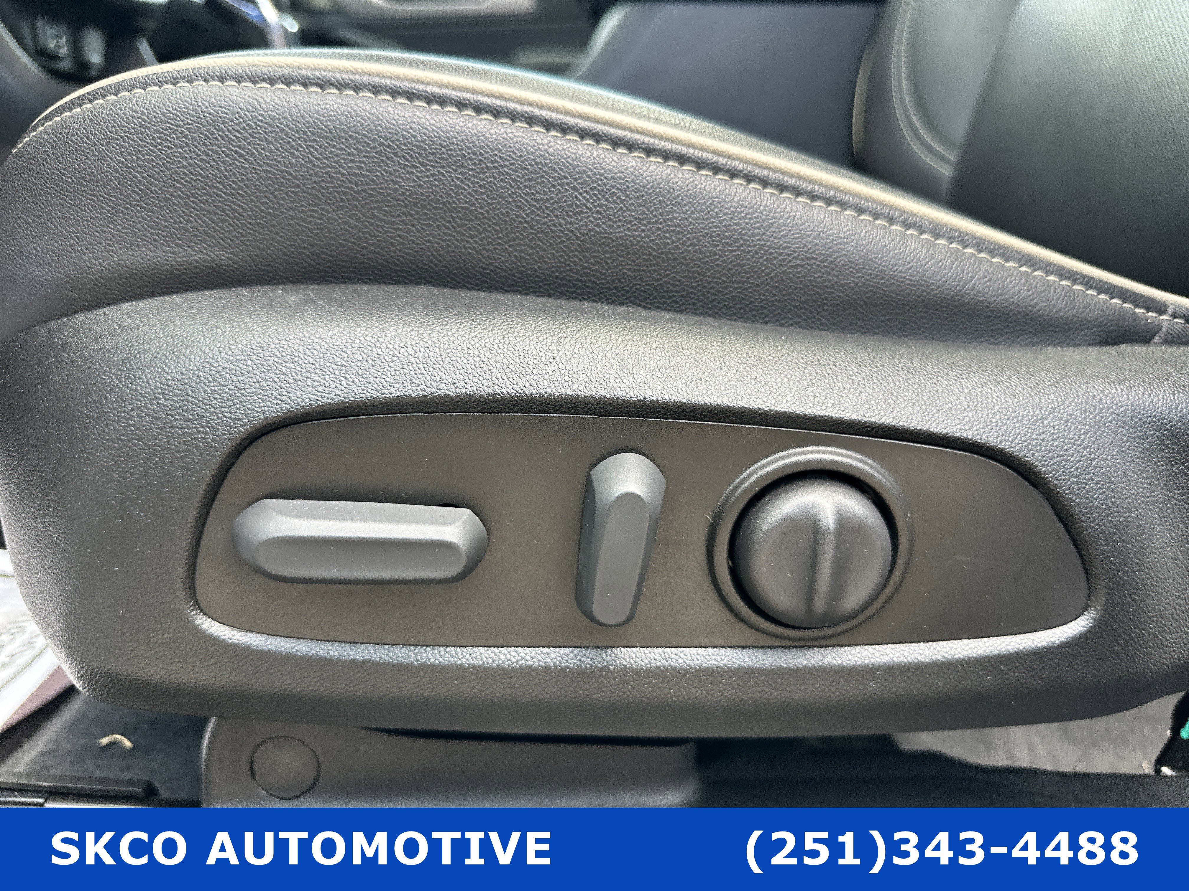 Used 2023 Chevrolet Traverse Premier w/ LPO, Cargo Package image 27