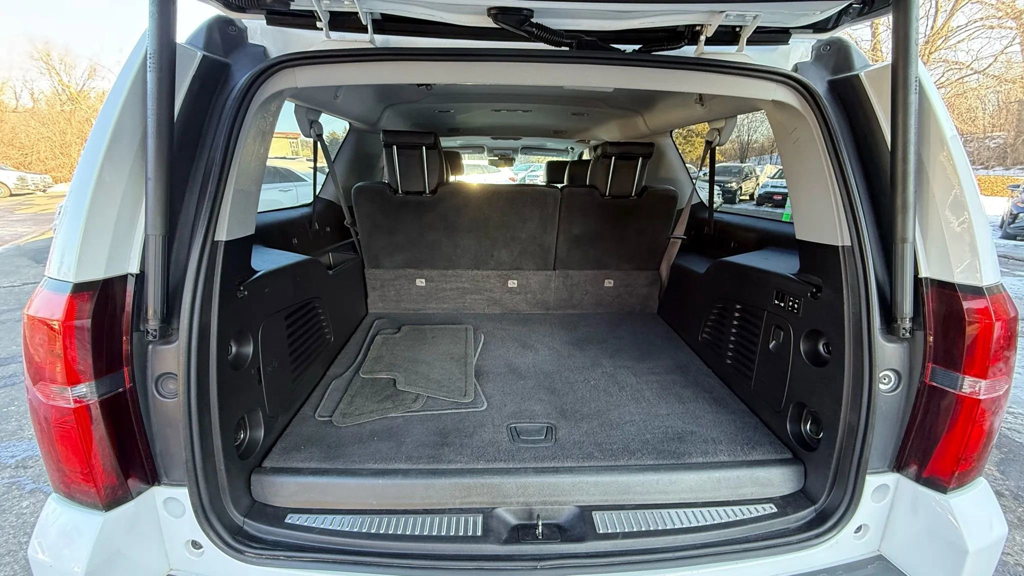 Used 2017 Chevrolet Suburban Premier AWD/4WD image 31