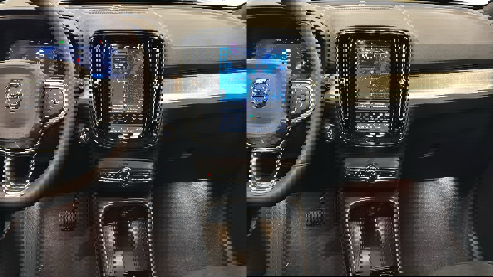 Used 2026 Volvo XC40 B4 Plus w/ Climate Package image 11