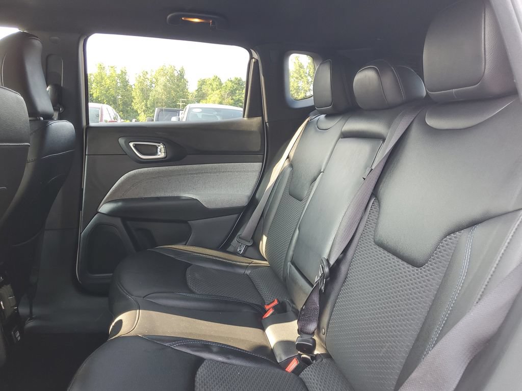 Used 2024 Jeep Compass Latitude AWD/4WD image 25