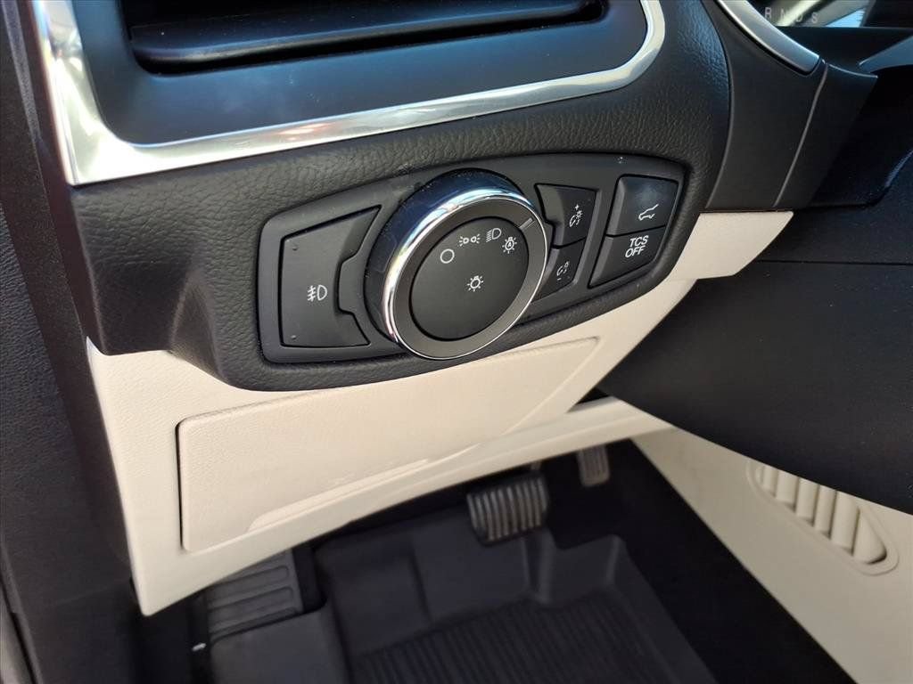 Used 2020 Ford Edge Titanium w/ Equipment Group 301A AWD/4WD image 27