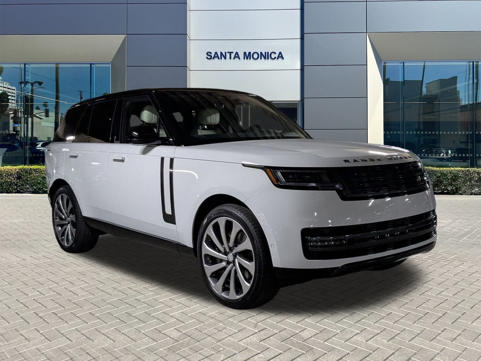 New 2025 Land Rover Range Rover SE image 7